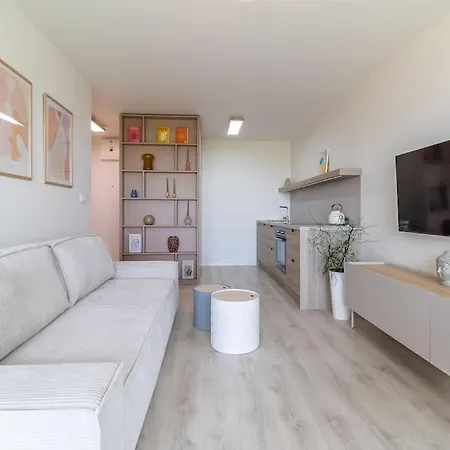 Apartamento Cozy Near Centrum And Airport