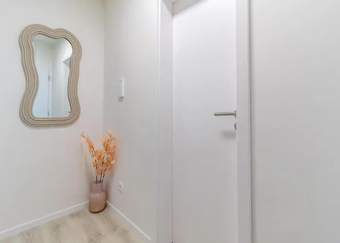 Cozy Near Centrum And Airport Apartment *