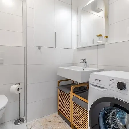 Cozy Near Centrum And Airport